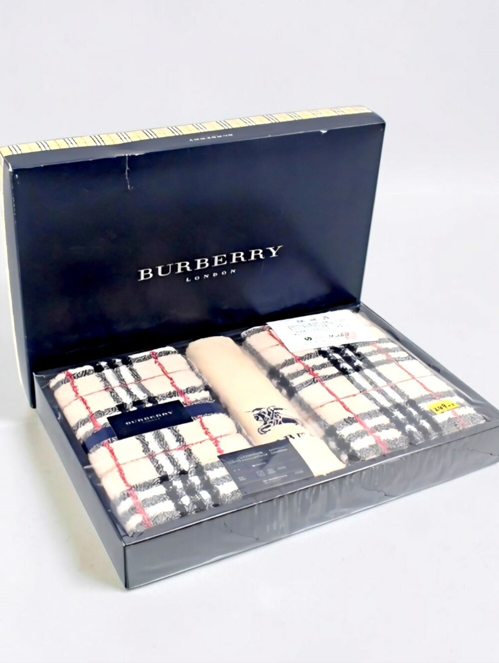 New Burberry Towel Set Of 3 In The Box